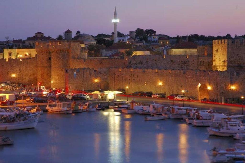Villa 2 Min Drive To & 10 To Lindos Charaki